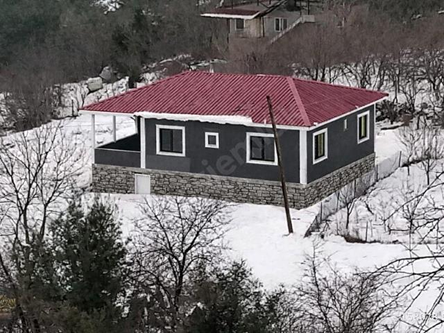 ŞAHMERAN'DAN GÜLEKDE 613 M2 ARSA İÇERİNDE 3+1 120 M2 YAYLA EVİ