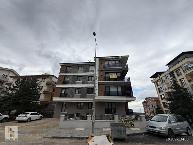 ! AHMET YESEVİ CAD. ÜZERİNDE 3+1 ARAKAT SIFIR BİNA ÇİFT BANYOLU