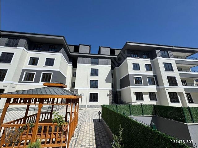 AHMET YESEVİ CADDESİ ÜZERİNE ÇOK YAKIN ARA KAT 3+1 LUX SATILIK DAİRE