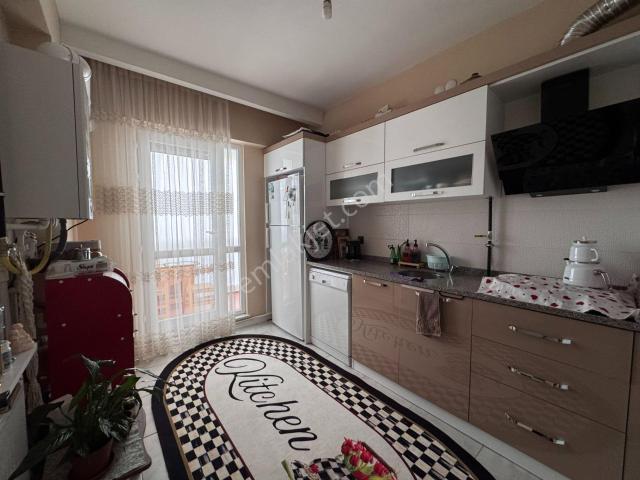 Ahmet Yesevi Caddesine Oldukça Yakın Satılık 2+1 Arakat Geniş Daire