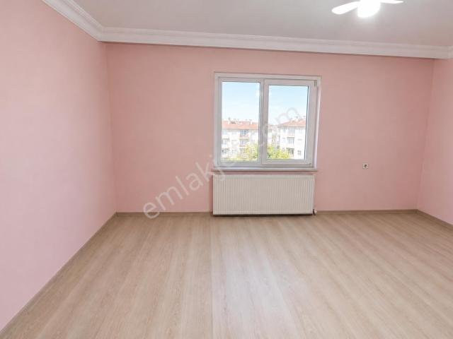 Ahmet Yesevi Mah'de 2+1 Geniş Fırsat 95 M2 Daire