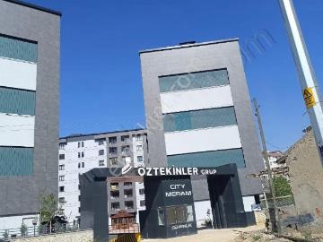 Ahmet Özcan Cad. Satılık Site İçerisi 3+1 Ara Kat Daire Güney