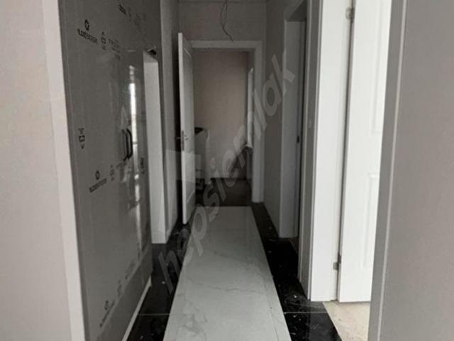 AHMET ÖZCAN CADDESİNİN EN MERKEZİ YERİNDE SATILIK LÜKS 4+1 DAİRE