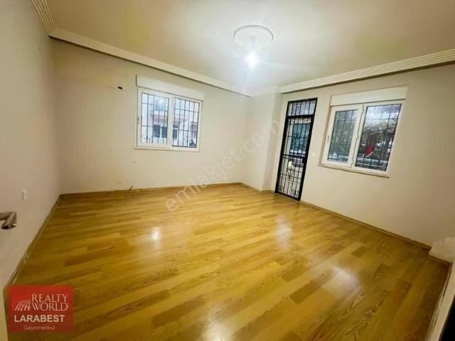 Ahatlıda Güneydoğu Cepheli 2+1 Ayrı Mutfaklı Satılık Daire
