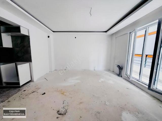 Şahapgürler Mah. Yeni Binada Katta Geniş Yapılı 1+1 Satılık Dair