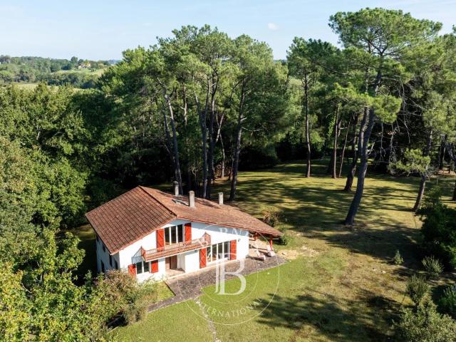 Ahetze, Maison A Renover Sur Un Terrain De 2 Hectares Avec T. 190m² Ahetze