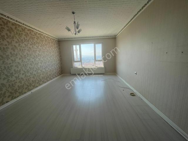Ahiler'den Ankara Manzaralı 3.katta 3 Oda 1 Salon Kiralık Daire