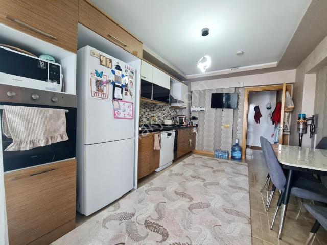 Ahimesut Mh.sitesi İçerisinde Ebeveyn Banyo Ve Giyinme Odalı 3+1
