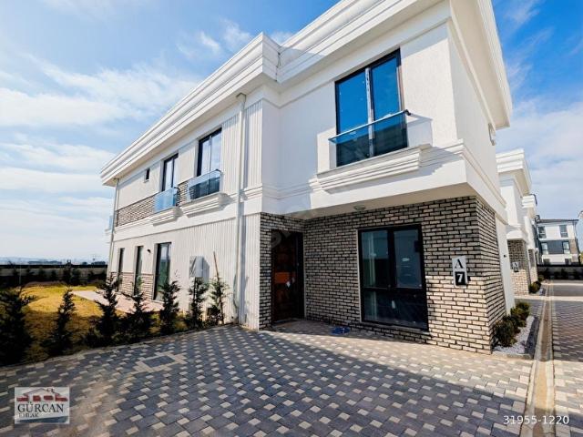 Şahin Okulu Yakın Karakamışta Sıfır 5+1 Müstakil Havuzlu Kiralık