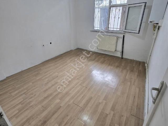 Şahin İnşaat. 2+1. bahçeli. 85m2. bahçe Katı.