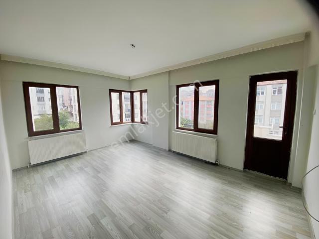 Şahinoğlu Emlakdan Gazi Ortaokulu Yanında Kiralık 2+1 Daire