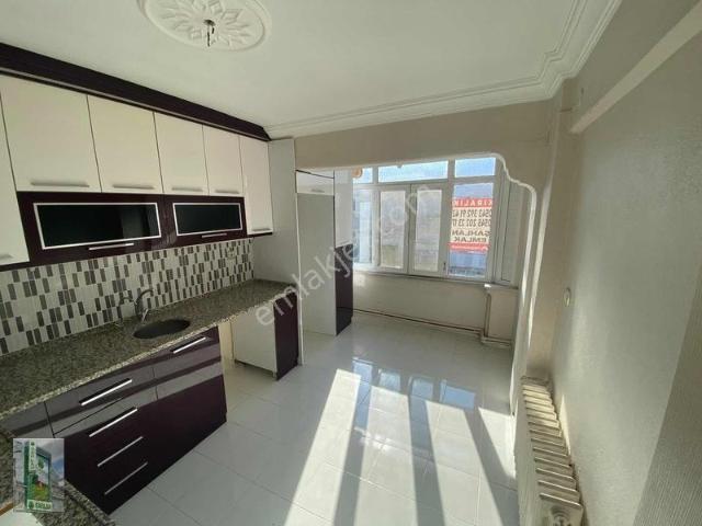 Şahlan Emlak'tan 3+1 Mehmetefendi Caddesinde Kiralık Daire