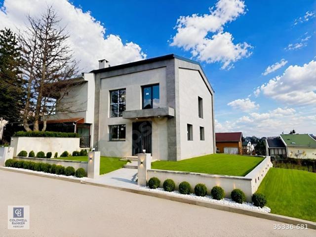 Ahlatlıbelde 300 m Sıfır 5+1 Lüks Villa Bahçeli