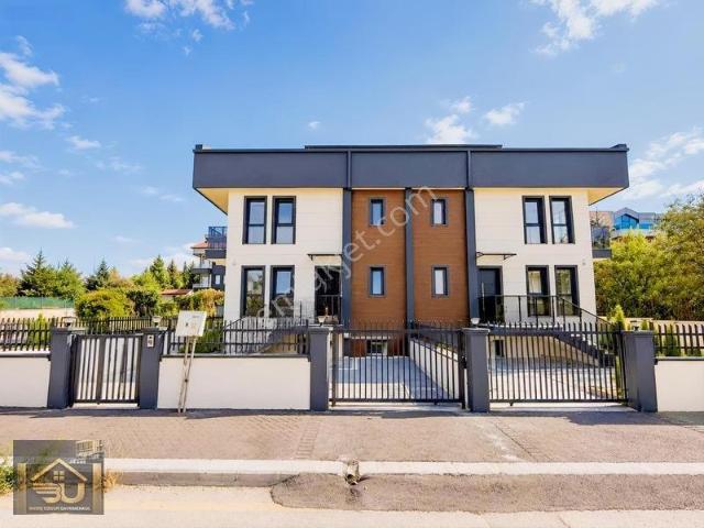 Ahlatlıbel'de Bulvar Yakını 5+1 Kiralık Villa