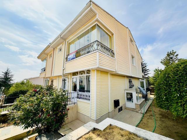 Ahlatlıbel'de Huzurlu Yaşam Eşyalı/eşyasız Kiralık Villa