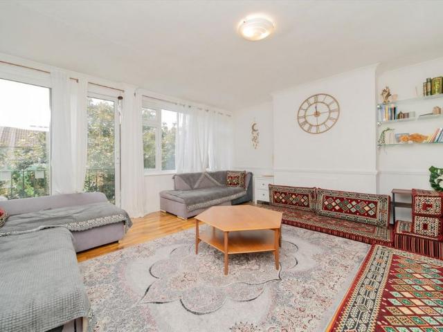 Aintree Estate, London SW6 3 bed maisonette to rent £3,250 pcm £750 pw