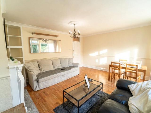 Aintree Street, Hammersmith And. 3 bed maisonette to rent £3,500 pcm £808 pw
