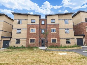 Ainger Close, Aylesbury HP19, 2 bed flat to rent, £1,300 pcm | PrimeLocation