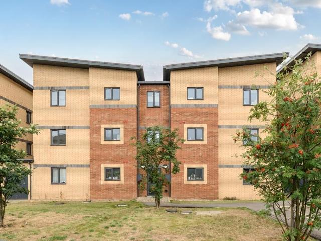 Ainger Close, Aylesbury HP19, 2 bed flat to rent, £1,350 pcm | PrimeLocation
