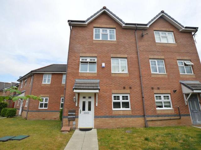 Ainsbrook Avenue, Blackley 4 bed townhouse to rent £1,825 pcm £421 pw