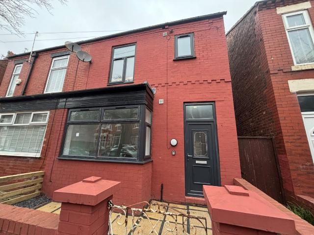 Ainsdale Grove, Stockport SK5, 1 bed property to rent, £675 pcm | PrimeLocation