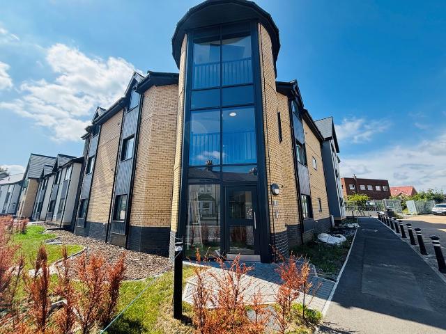 Ainsworth Court, Gillingham ME7, 2 bed flat to rent, £1,450 pcm | PrimeLocation