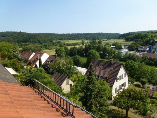 Aidl. Deufr.: Charmante 2 ZW DG Whg. mit Balkon