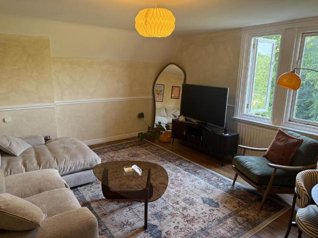 Aigburth Drive, Liverpool. 2 bed apartment to rent £1,750 pcm £404 pw