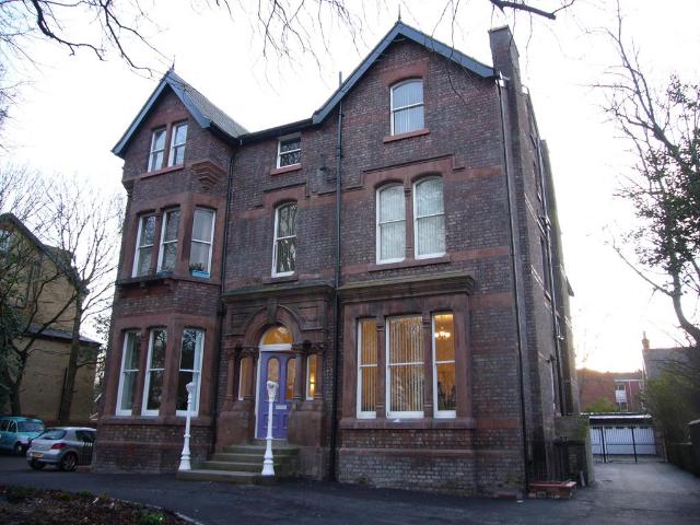 Aigburth Drive, Liverpool L17 2 bed flat to rent £1,150 pcm £265 pw