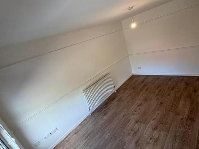 Aigburth Road, Liverpool, Merseyside. 2 bed flat to rent £850 pcm £196 pw