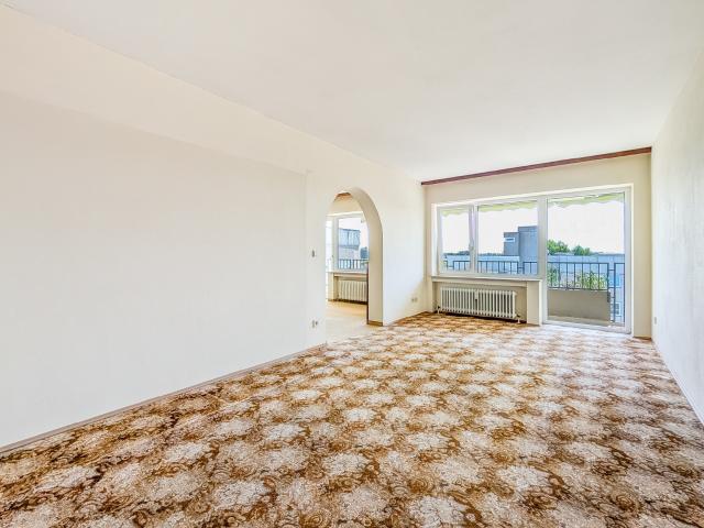 AIGNER 4,5 Zimmer zum Renovieren in Erding: Seltene Gelegenheit mit großem Wohnwert und Potenzial
