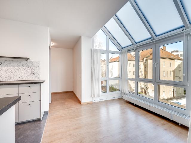 AIGNER Charmante lichtdurchflutete 2 Zimmer Wohnung in absolut ruhiger Lage
