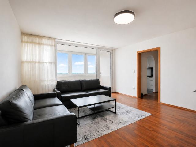 AIGNER Attraktive 3 Zimmer Wohnung mit Wintergarten und Seeblick in Feldmoching