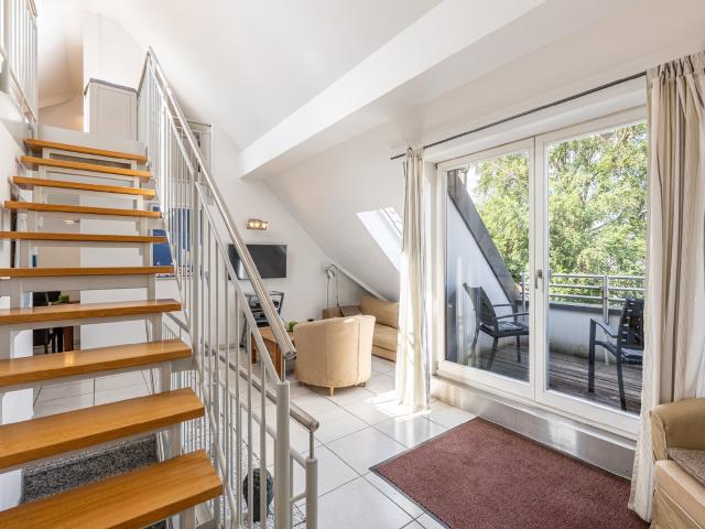 AIGNER Außergewöhnliche Maisonette mit Galerie, zwei Balkonen und Parkplatz
