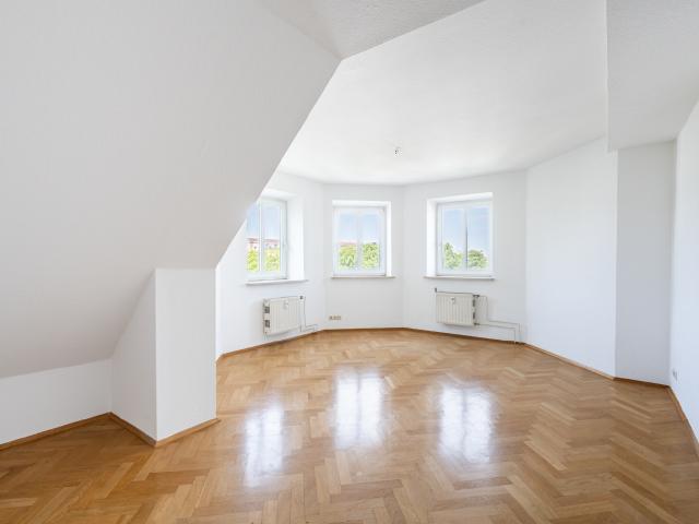 AIGNER Bezugsfreie 2,5 Zimmer Wohnung in denkmalgeschütztem Altbau im Herzen der Maxvorstadt