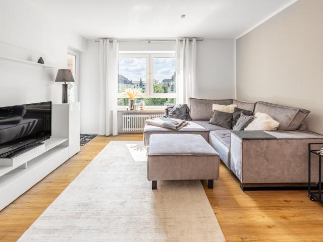 AIGNER Bezugsfreie 4 Zi. Wohnung mit durchdachtem Grundriss, West Balkon und TG Einzelstellplatz