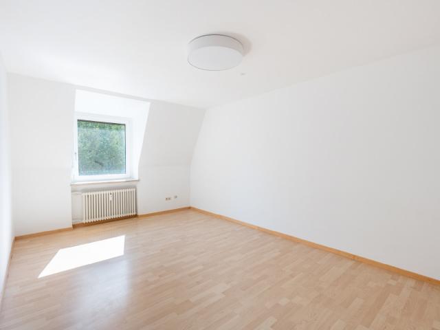 AIGNER Bezugsfreie 4 Zimmer Wohnung in ruhiger Lage am Romanplatz