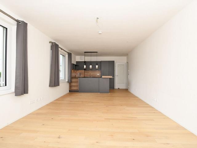 AIGNER Großzügig geschnittene 4 Zimmer Wohnung mit zwei Balkonen in Perlach!