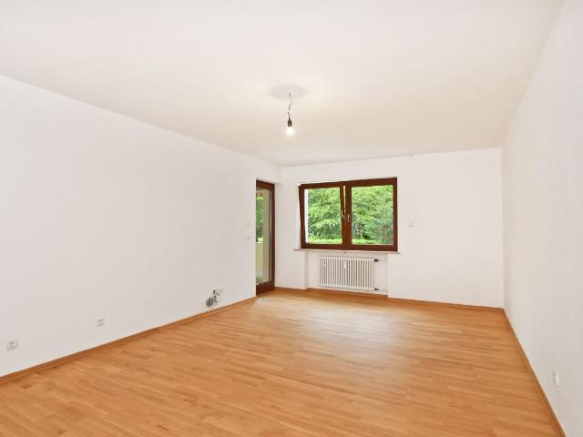 AIGNER Großzügige 3 Zimmer Wohnung im Hochparterre in Solln!