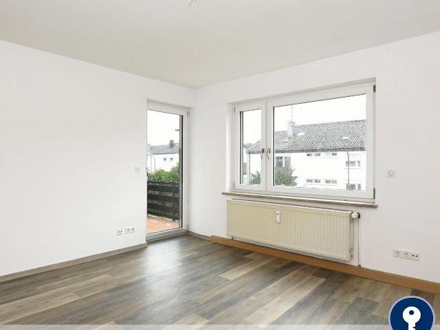 AIGNER Großzügige 3 Zimmer Wohnung in Puchheim mit Südwest Loggia & zwei Stellplätzen