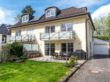 AIGNER Großzügige Doppelhaushälfte in ruhiger Lage mit Terrasse & Garten im schönen Bogenhausen