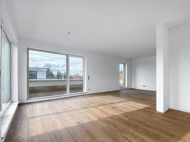 AIGNER Großzügige und lichtdurchflutete 2 Zimmer Penthouse Wohnung!