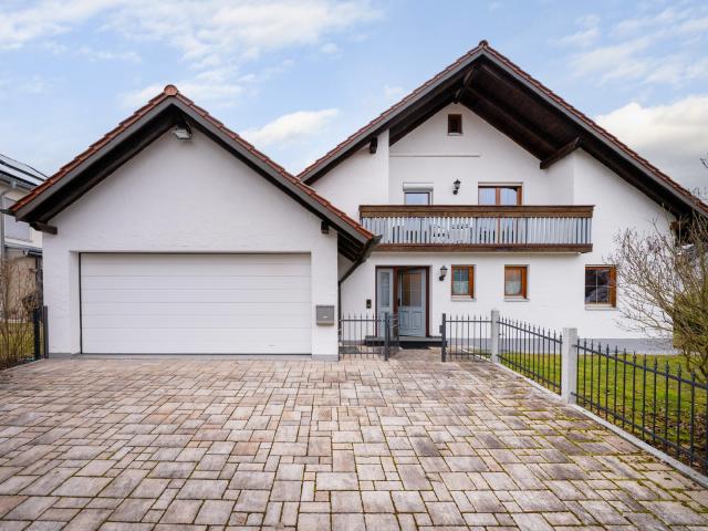 AIGNER Großzügiges Einfamilienhaus mit schönem Garten und nachhaltiger Solartechnik!