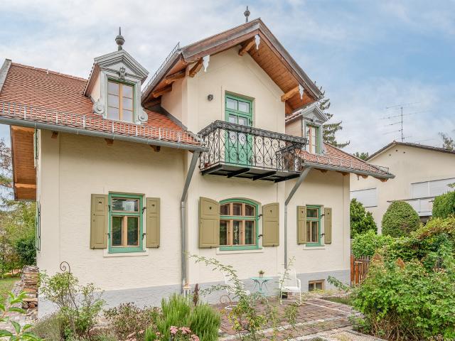 AIGNER Denkmalgeschütztes Schmückstück in Vaterstetten!