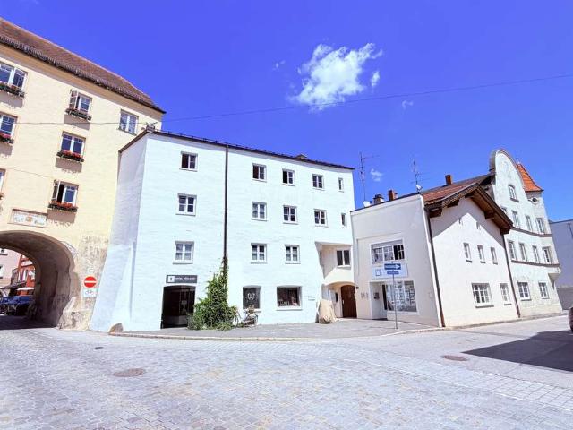 AIGNER – Elegant wohnen in der Altstadt in einer großzügigen Stadtwohnung in Bestlage.
