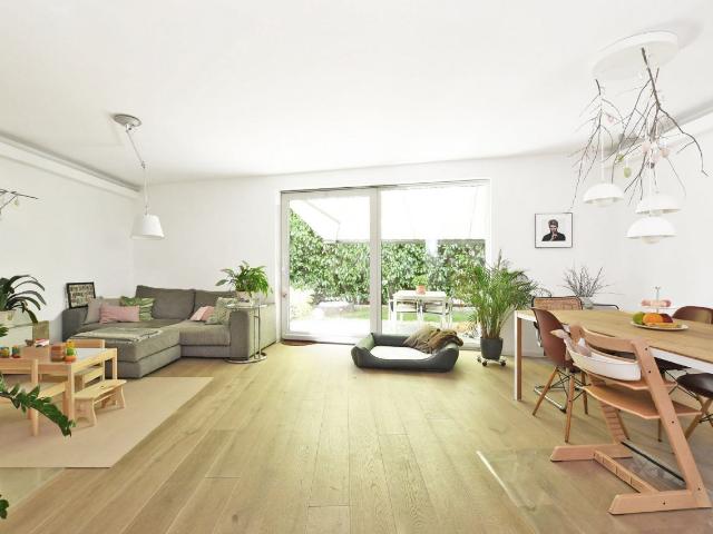 Aigner Exklusive Doppelhaushälfte mit großer Dachterrasse und Sauna in Aubing!