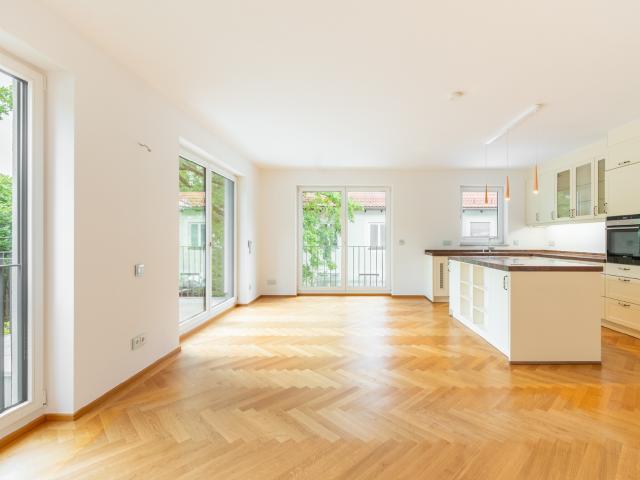 AIGNER Exklusive 3 Zimmer Wohnung in Solln – Zwei Balkone, Blick ins Grüne