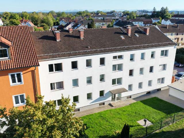 AIGNER Familienwohnung in solidem Umfeld: Whg. im 1.OG mit Balkon & provisionsfrei.
