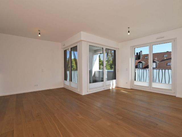 AIGNER Hochwertige 2 Zimmer Wohnung in Bogenhausen mit Einbauküche, Loggia & Tiefgarage