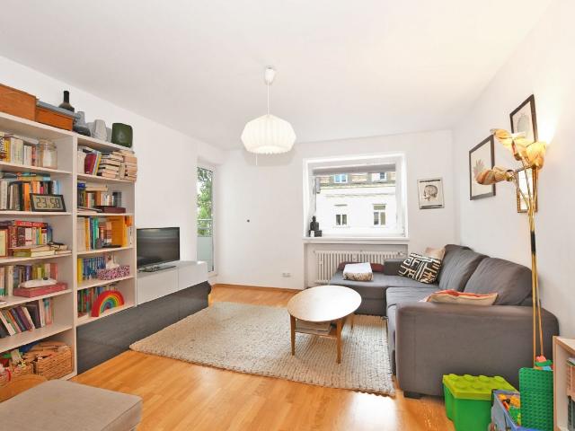 AIGNER Helle 4 Zimmerwohnung mit Balkon am Kolumbusplatz!